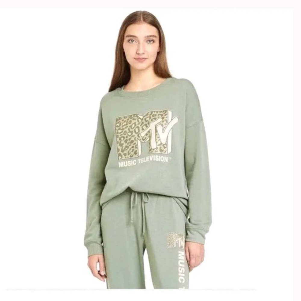 MTV Green Sweatshirt and Pants Set